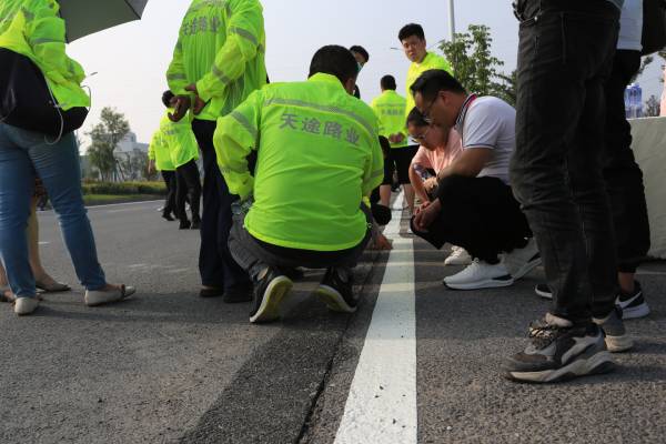 公路劃線機(jī)